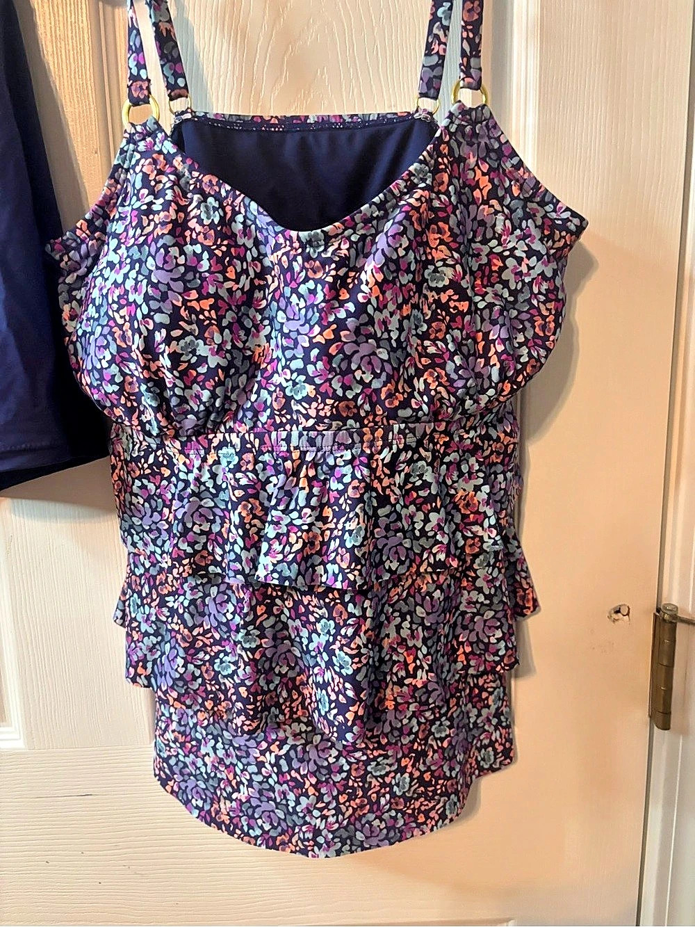 Leluvia Floral Ruffle Cami in Purple Size 16W Like New